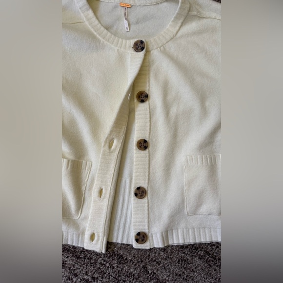 Free People Luna Cardigan Sweater in Ivory Size XL Cropped Sweater Cream Revolve - Picture 4 of 9